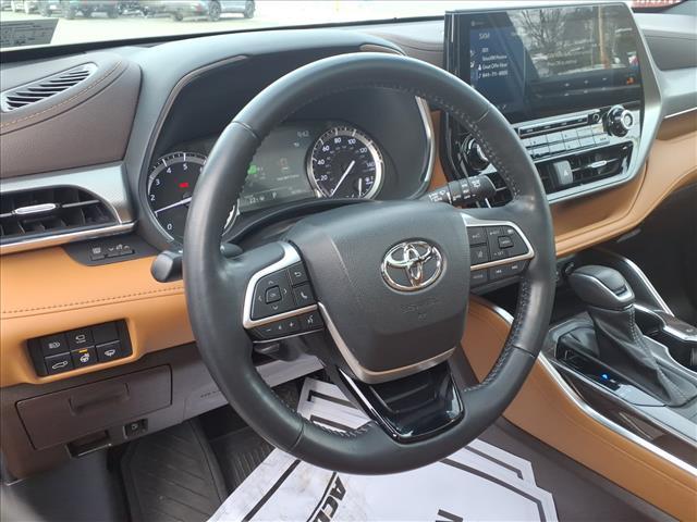 used 2022 Toyota Highlander car, priced at $40,966