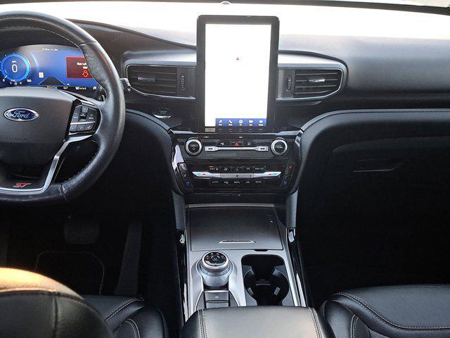 2022 Star White Metallic Tri-Coat Ford Explorer