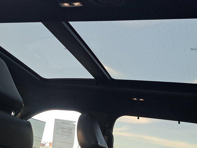 2022 Star White Metallic Tri-Coat Ford Explorer