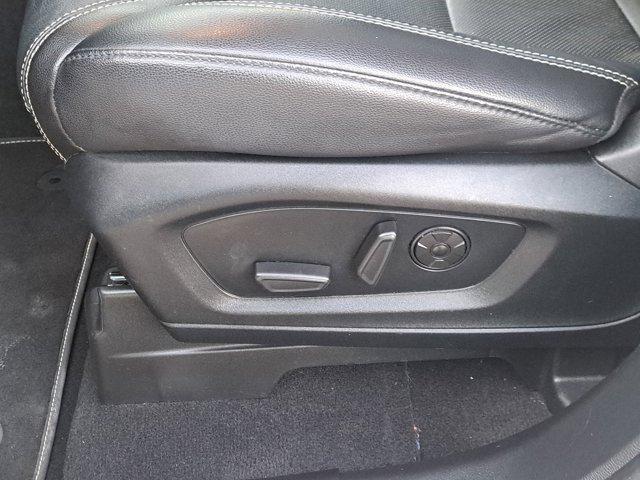 2022 Star White Metallic Tri-Coat Ford Explorer