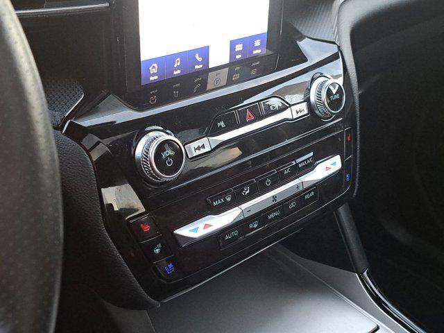 2022 Star White Metallic Tri-Coat Ford Explorer