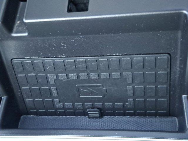 2022 Star White Metallic Tri-Coat Ford Explorer