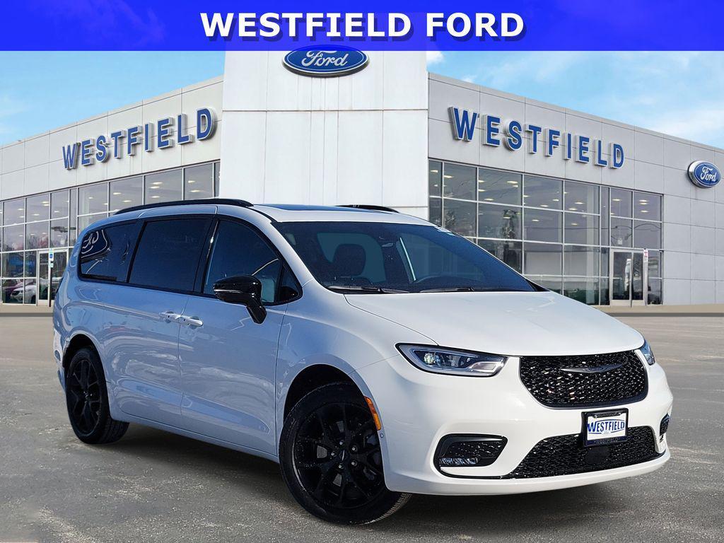 used 2025 Chrysler Pacifica car, priced at $45,895