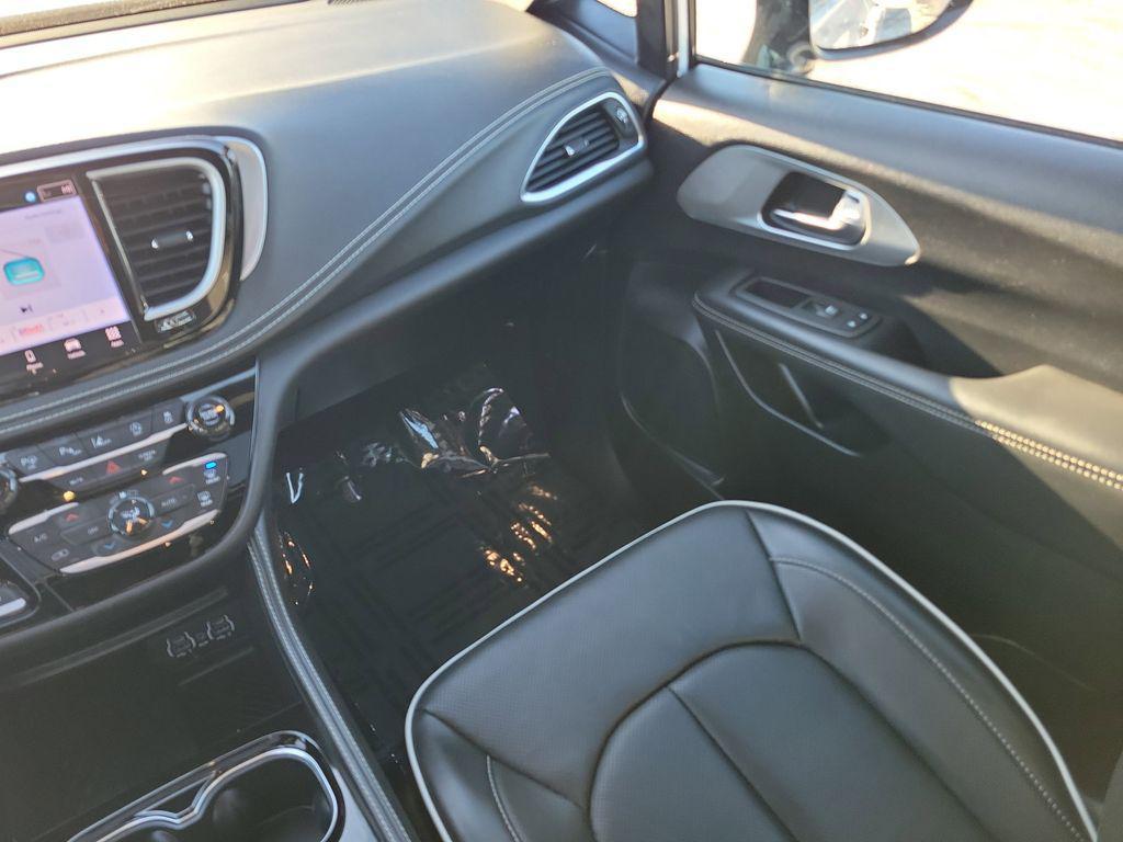 used 2025 Chrysler Pacifica car, priced at $45,895