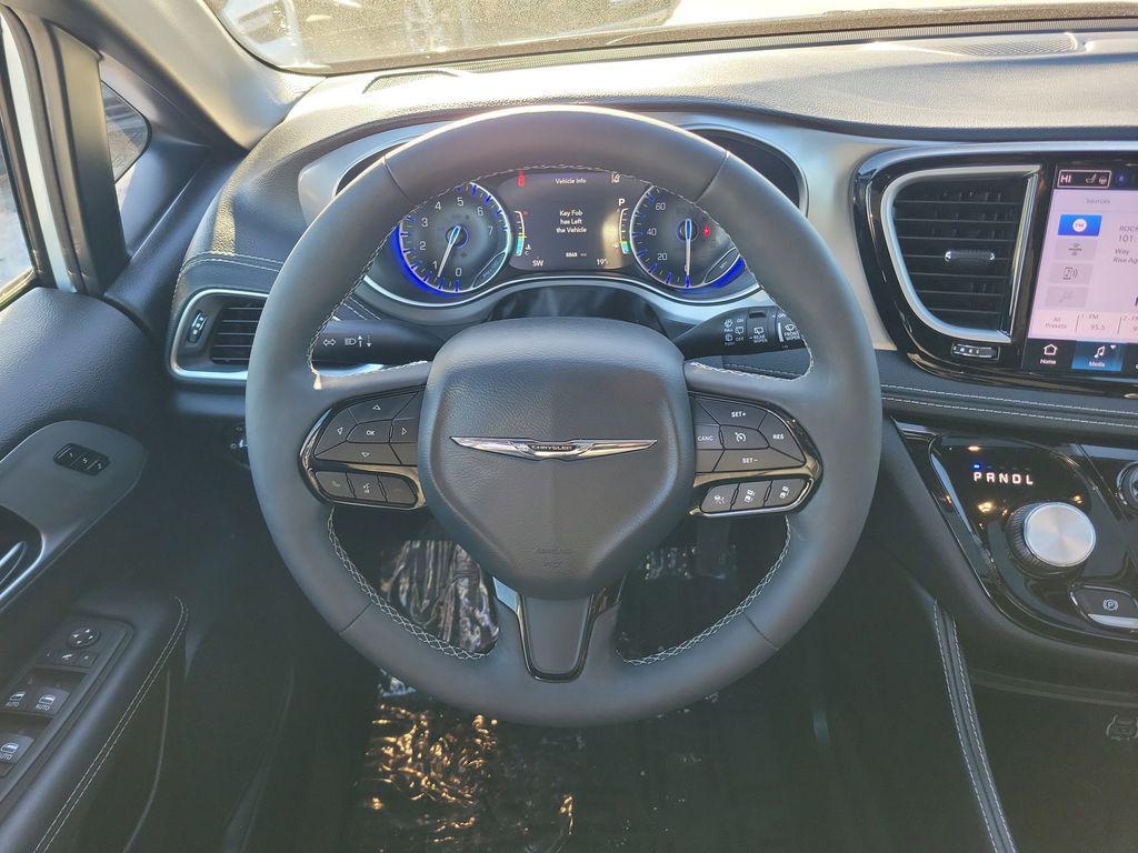 used 2025 Chrysler Pacifica car, priced at $45,895