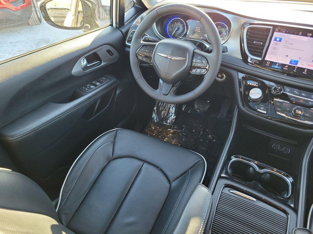 used 2025 Chrysler Pacifica car, priced at $45,895