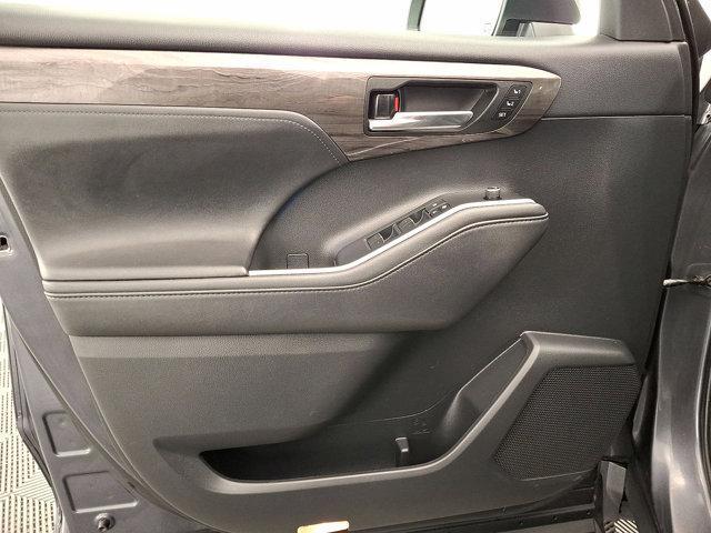 used 2020 Toyota Highlander car, priced at $24,999