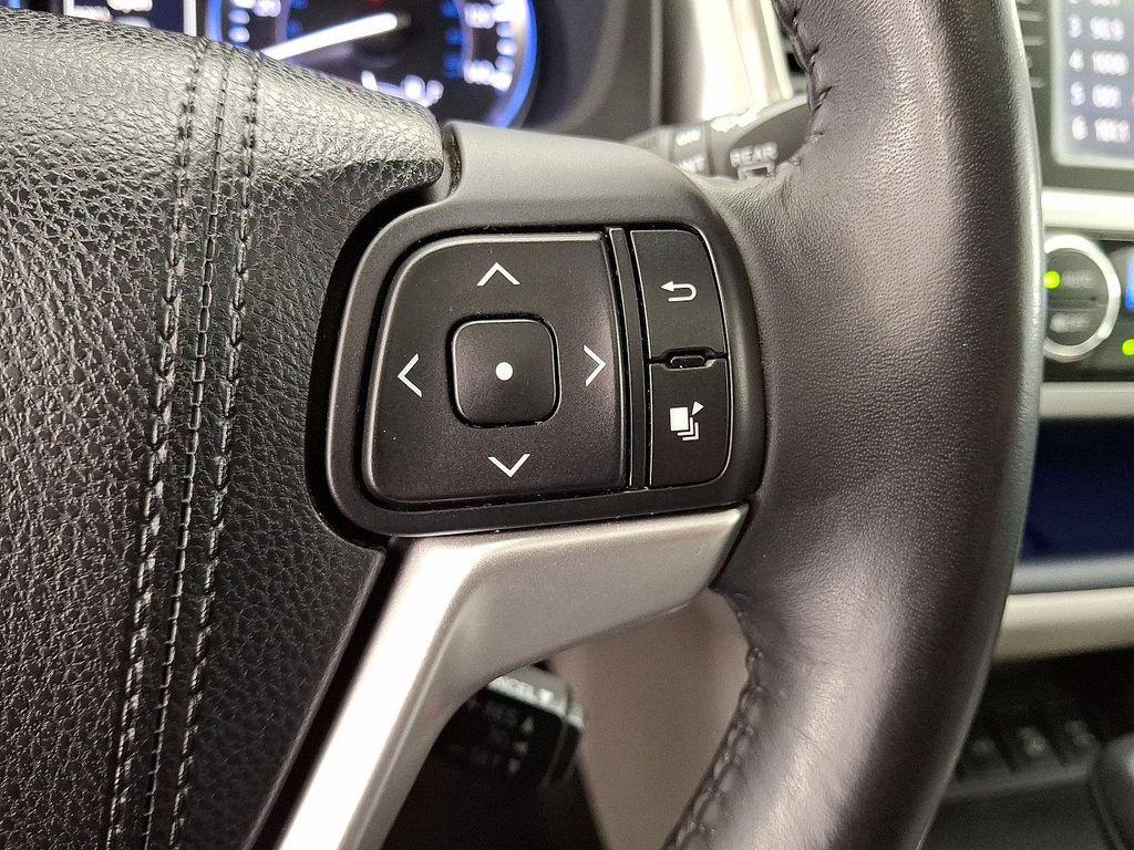 used 2015 Toyota Highlander car, priced at $22,378