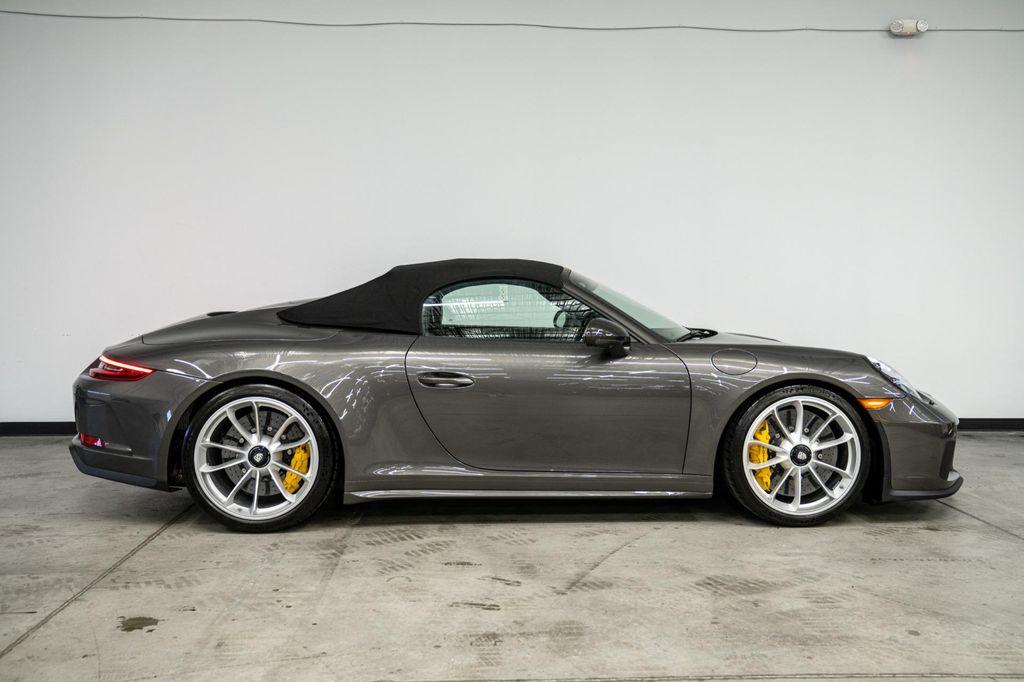 Porsche 911 view 17