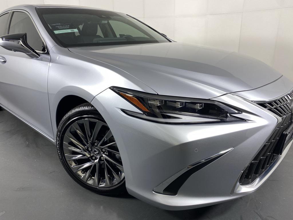 used 2025 Lexus ES 300h car, priced at $49,988