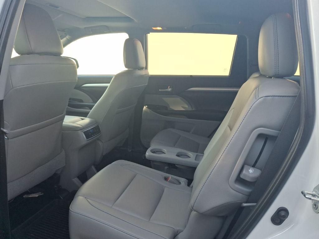 used 2019 Toyota Highlander car, priced at $25,977