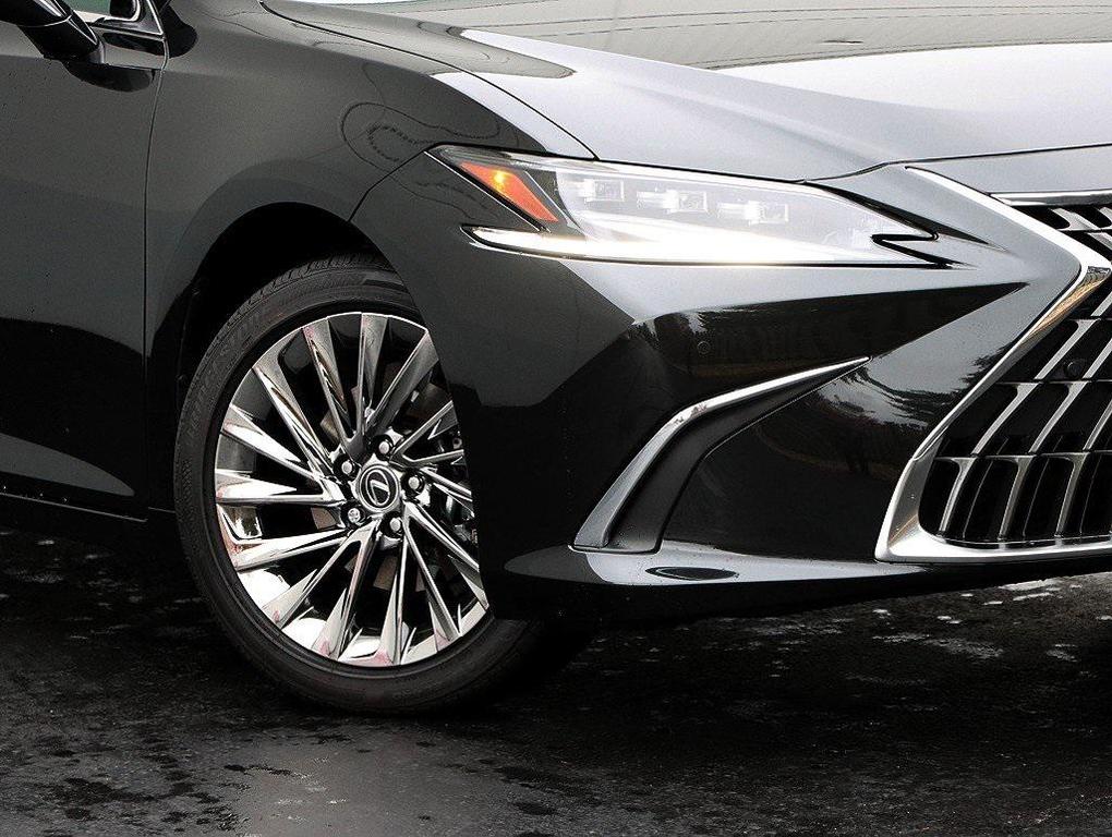 new 2025 Lexus ES 300h car, priced at $54,976