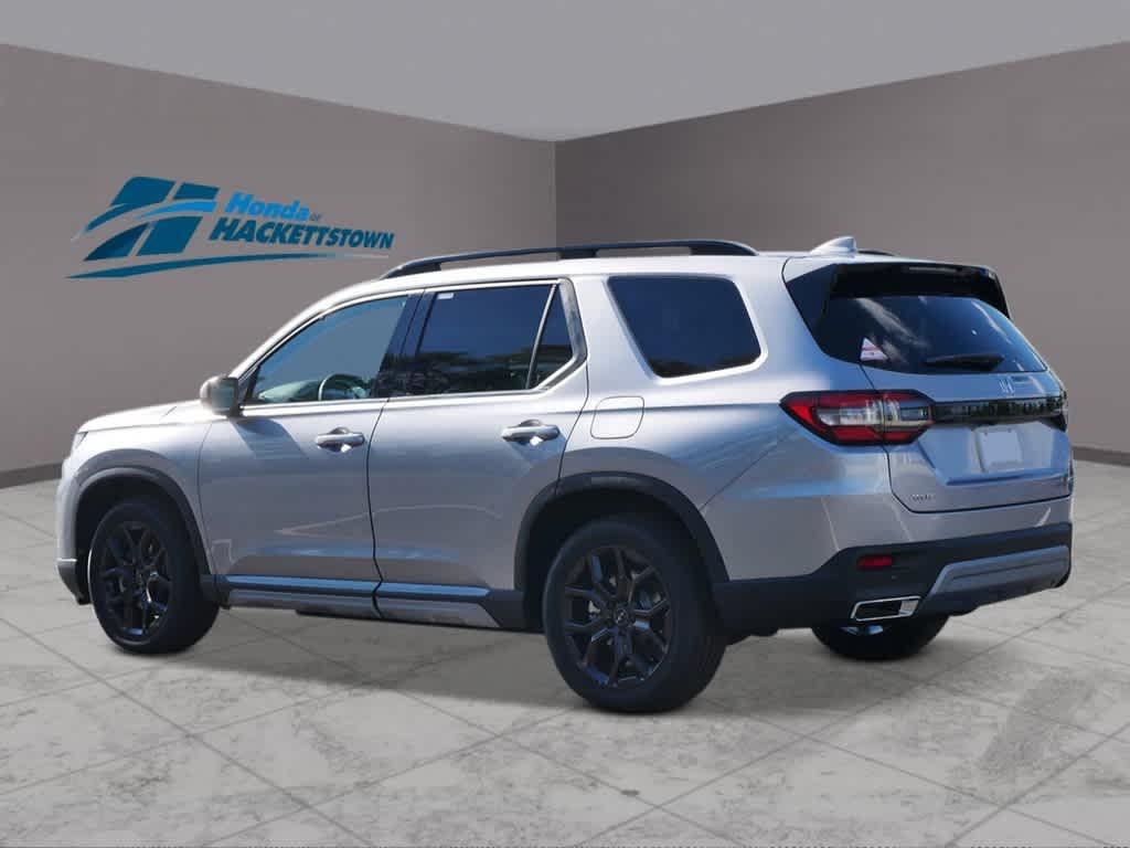 new 2025 Honda Pilot car, priced at $53,295