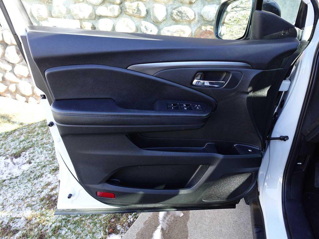 used 2022 Honda Pilot car, priced at $27,695