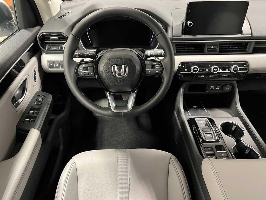 new 2025 Honda Pilot car, priced at $51,095