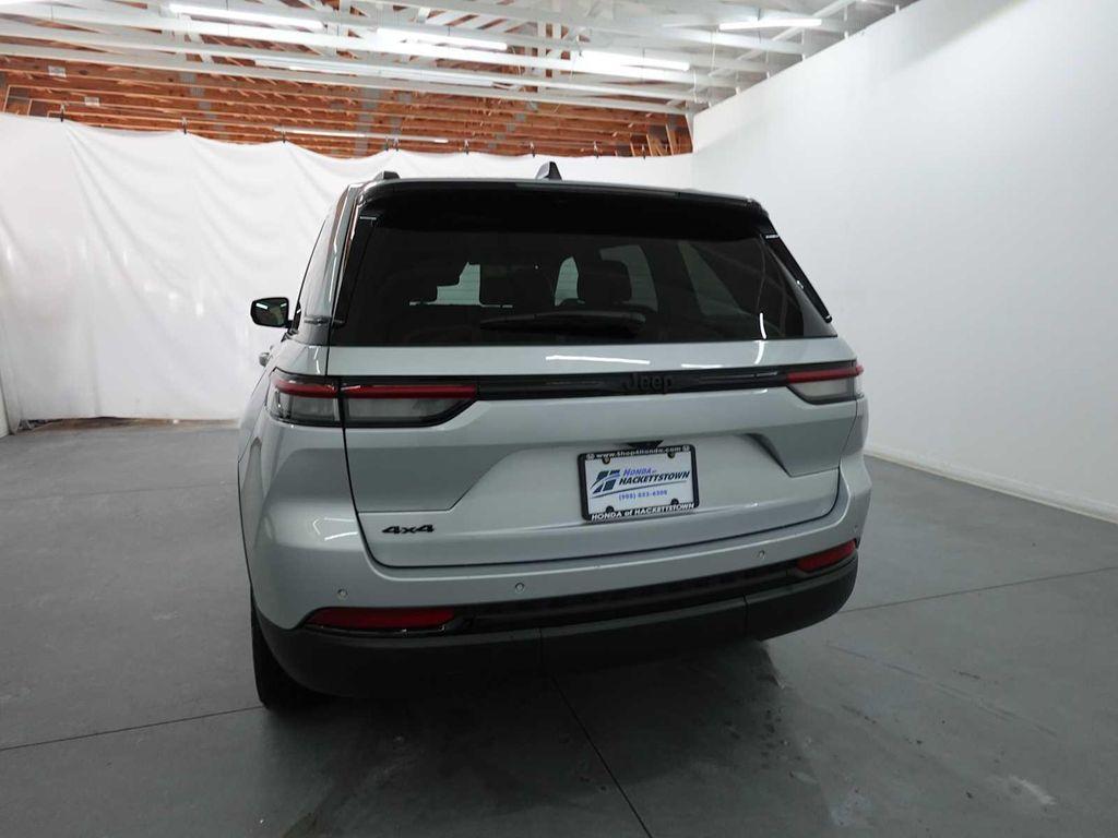 used 2024 Jeep Grand Cherokee car, priced at $24,775