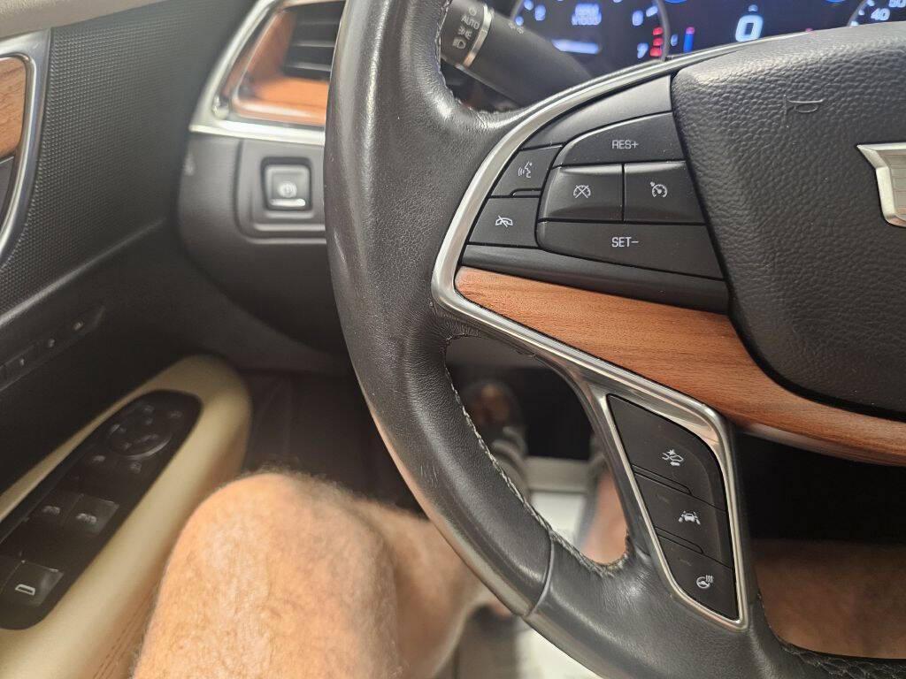 2017 Crystal White Tricoat Cadillac XT5