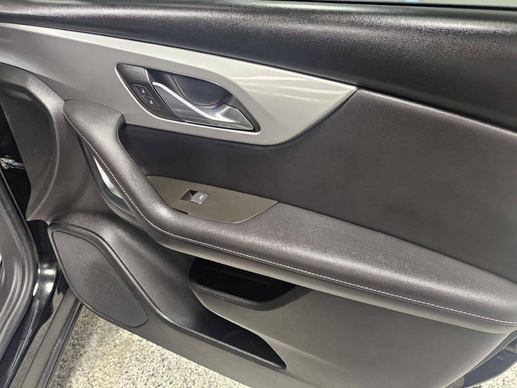 used 2025 Chevrolet Blazer car, priced at $27,995