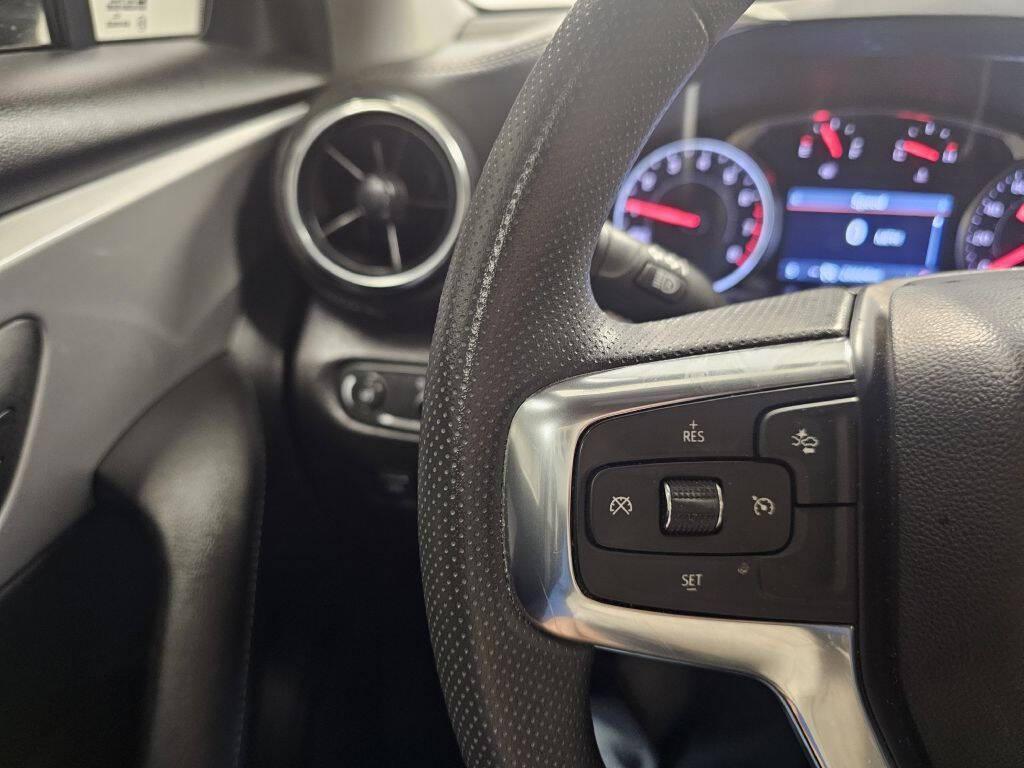 used 2025 Chevrolet Blazer car, priced at $27,995