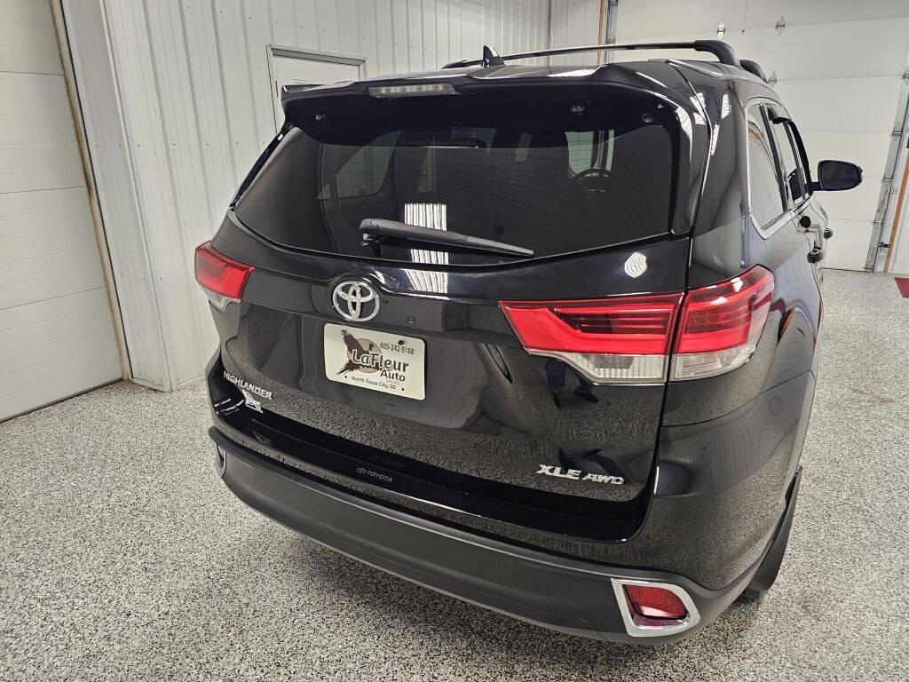 used 2019 Toyota Highlander car, priced at $27,995