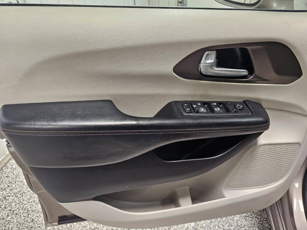 used 2017 Chrysler Pacifica car, priced at $12,995