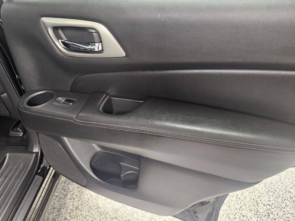 used 2020 Nissan Pathfinder car, priced at $18,995