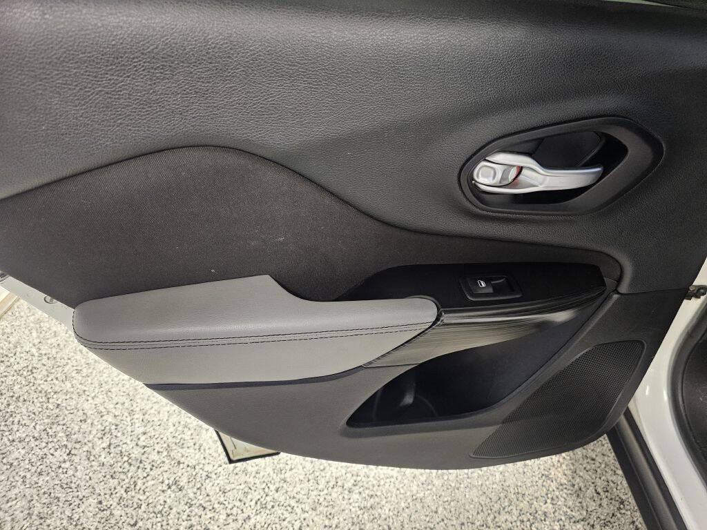 used 2014 Jeep Cherokee car, priced at $4,995