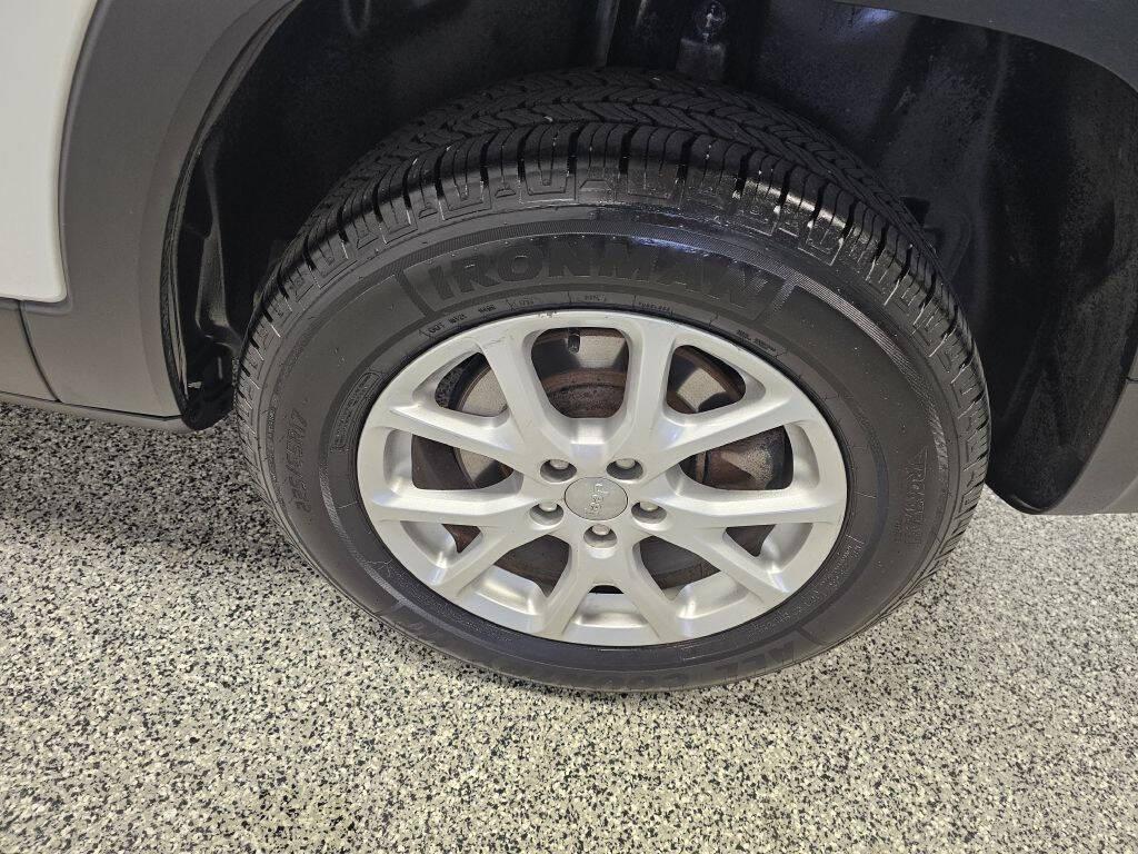 used 2014 Jeep Cherokee car, priced at $4,995