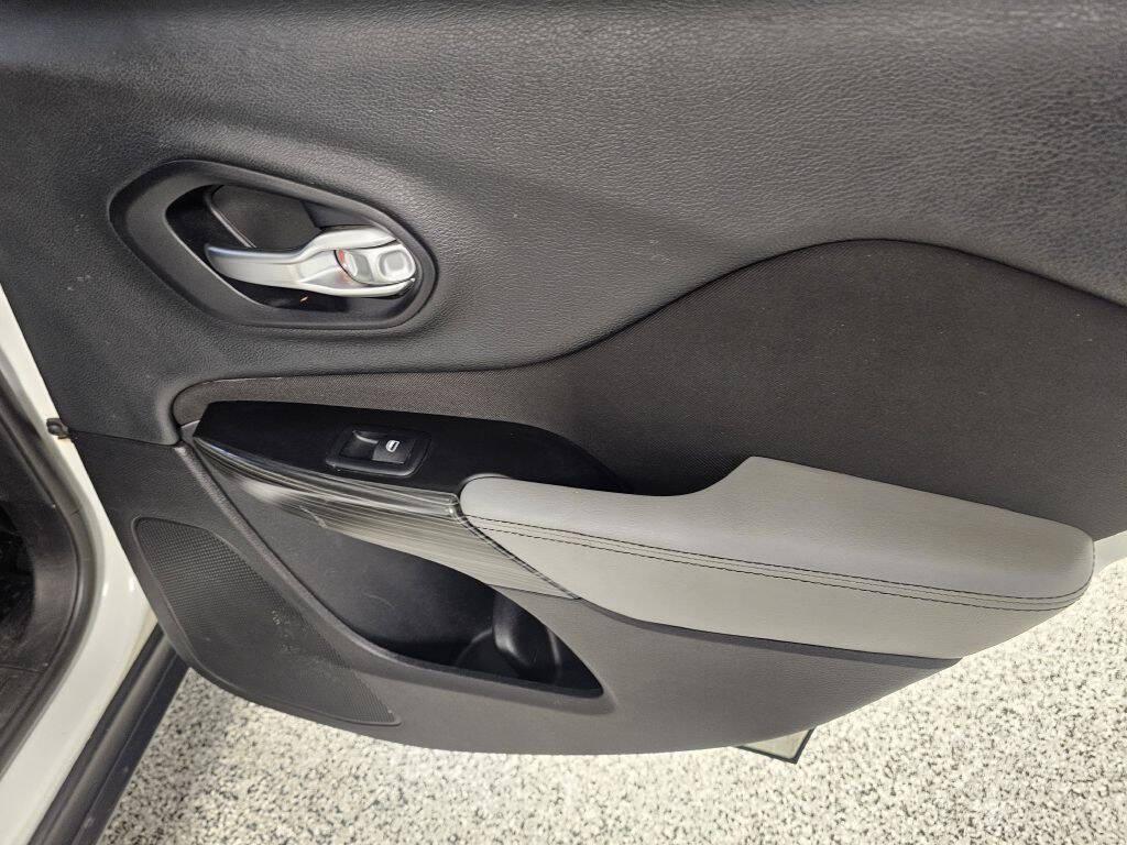 used 2014 Jeep Cherokee car, priced at $4,995