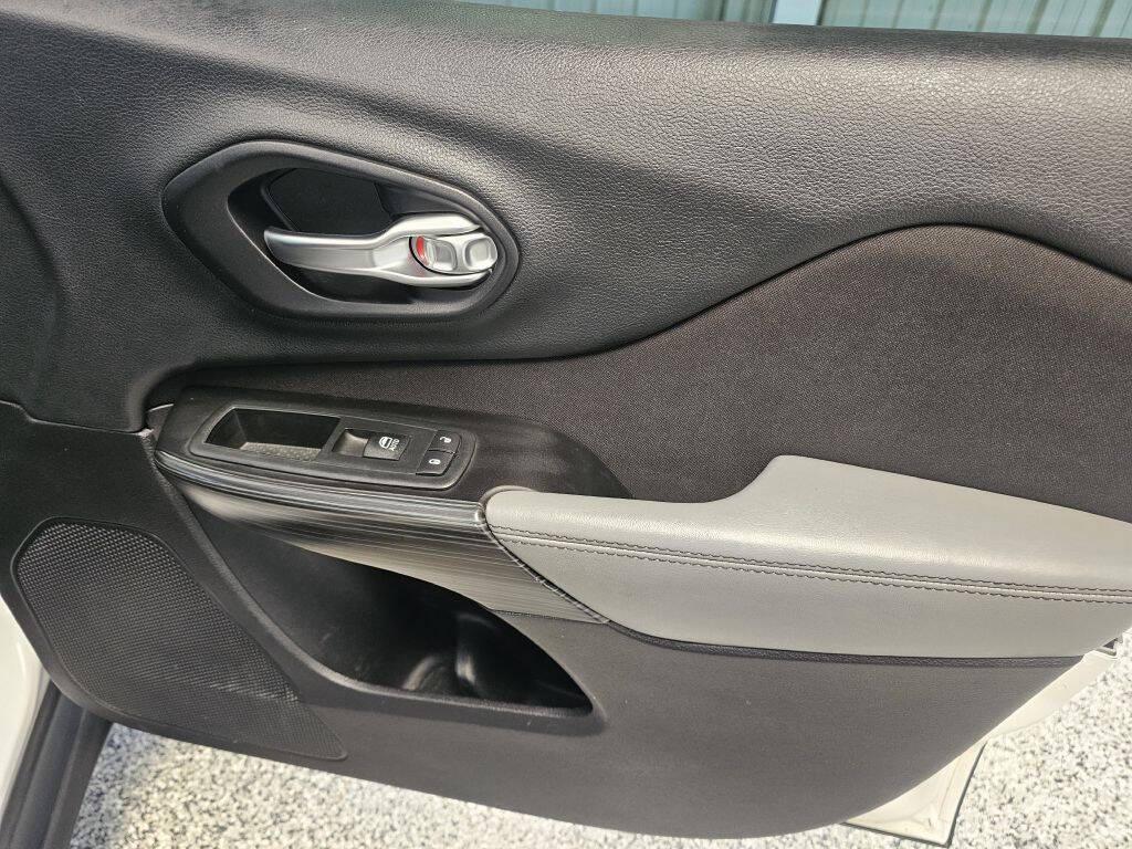 used 2014 Jeep Cherokee car, priced at $4,995