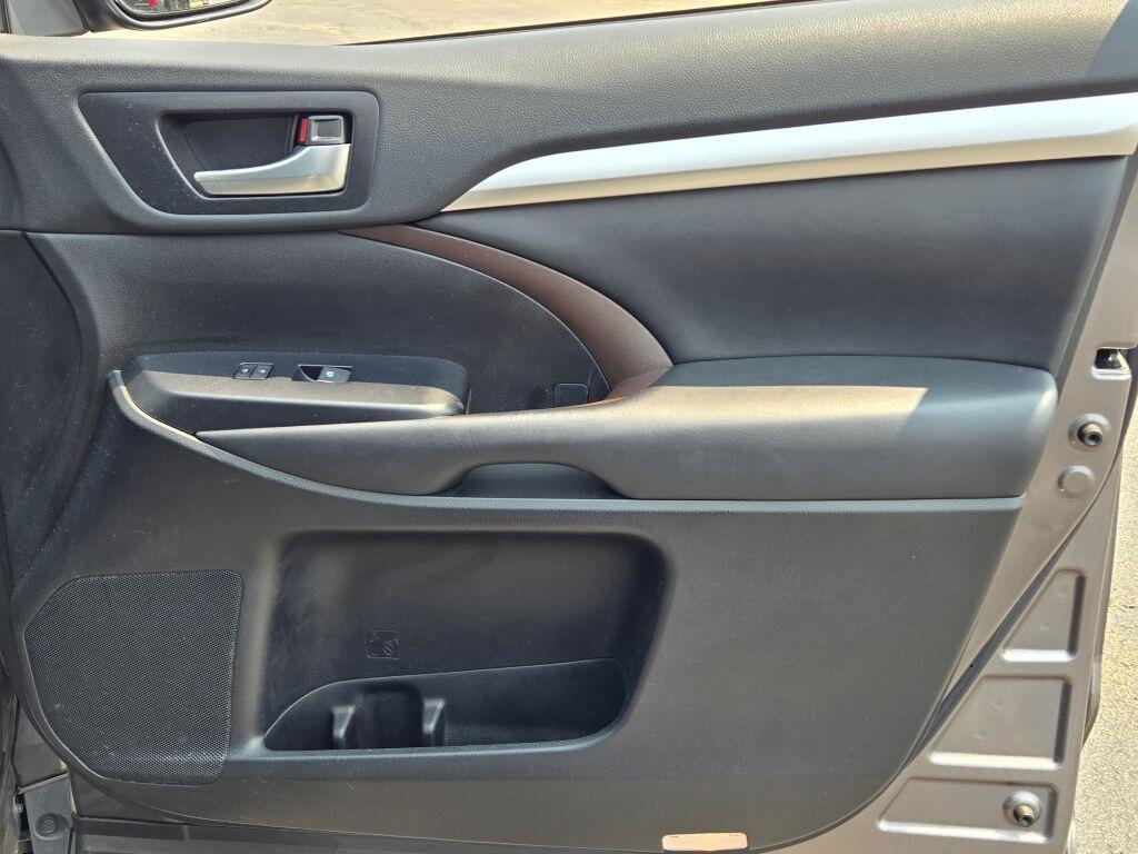 used 2019 Toyota Highlander car, priced at $23,950