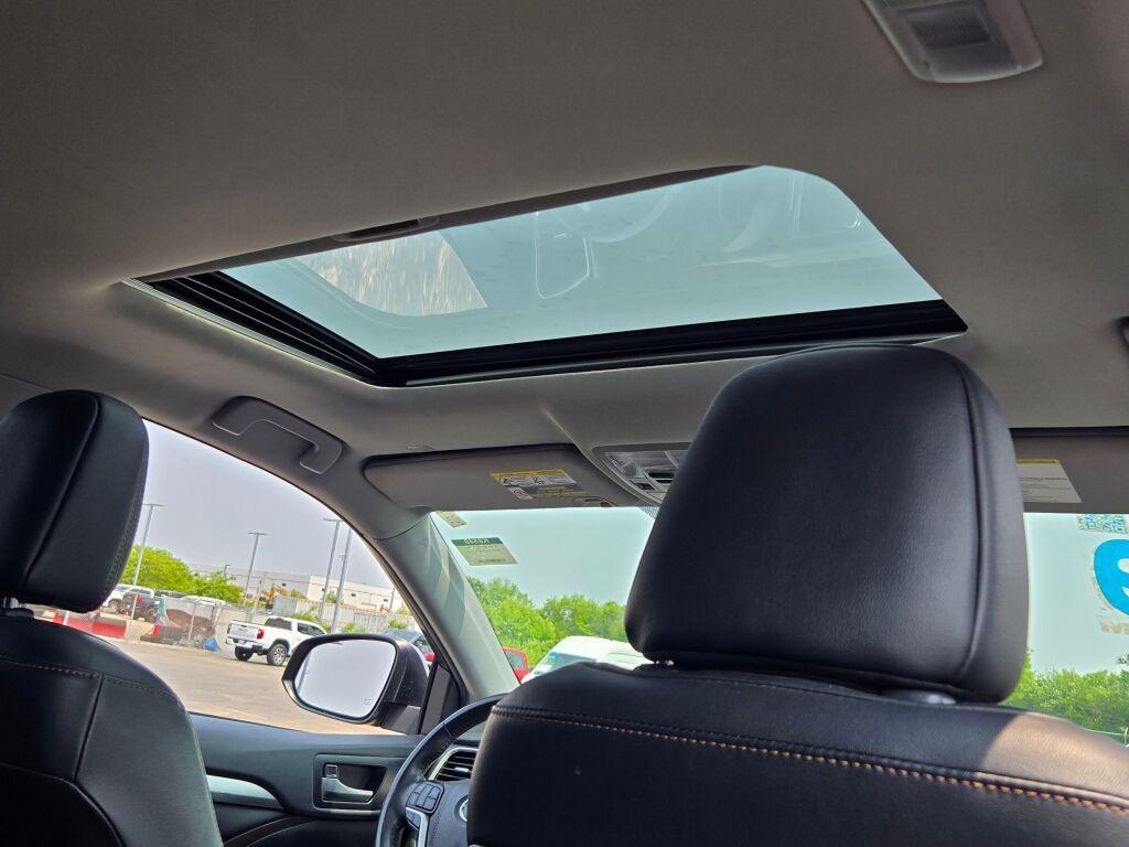 used 2019 Toyota Highlander car, priced at $23,950