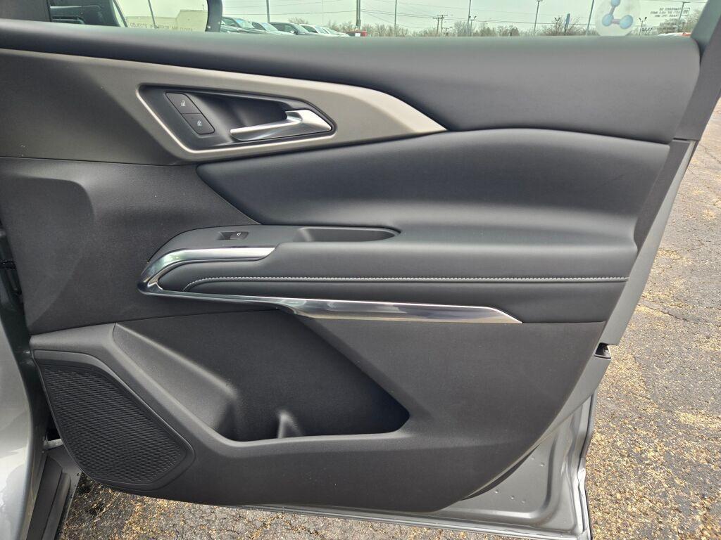 new 2026 Chevrolet Traverse car, priced at $42,497