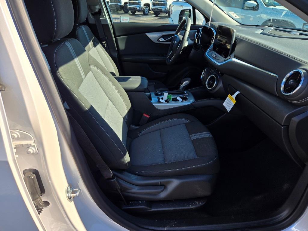 new 2025 Chevrolet Blazer car, priced at $35,594
