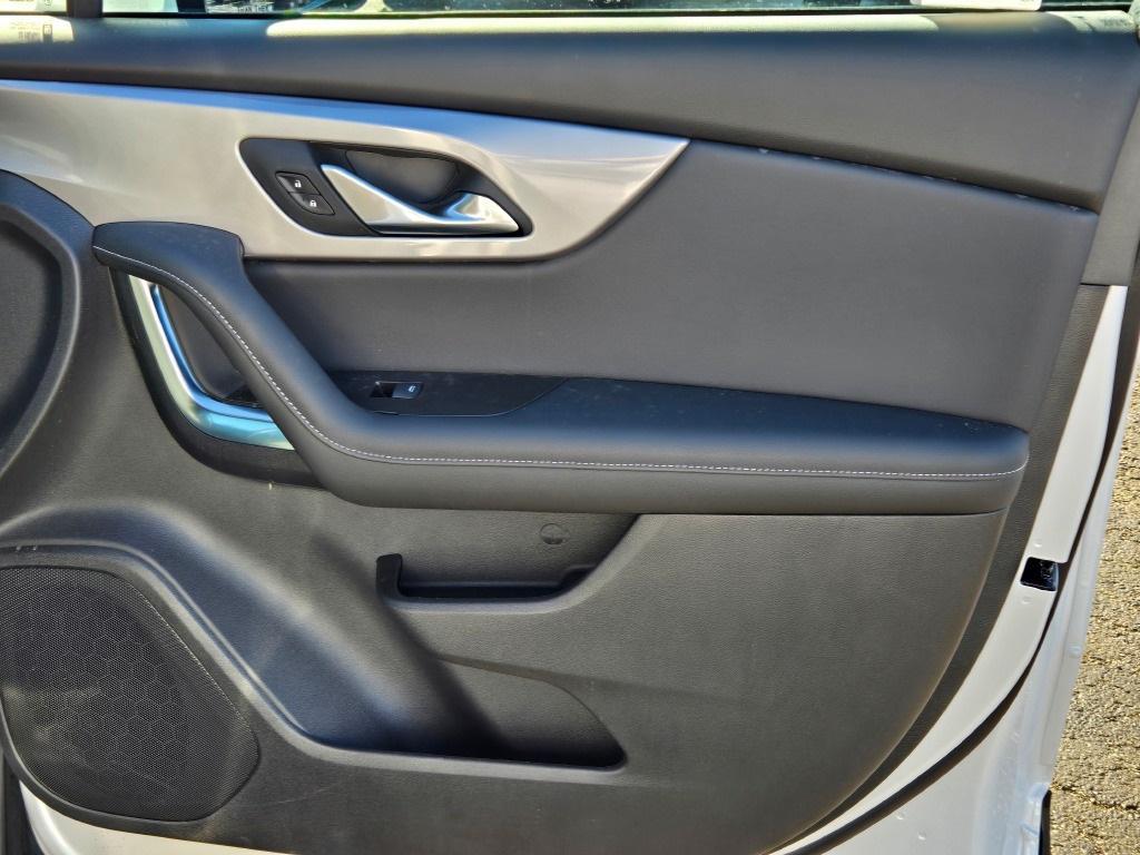 new 2025 Chevrolet Blazer car, priced at $35,594