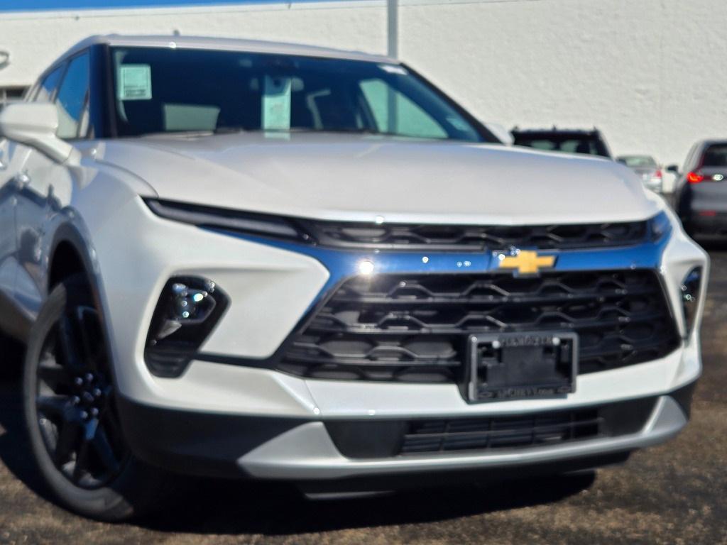 new 2025 Chevrolet Blazer car, priced at $35,594