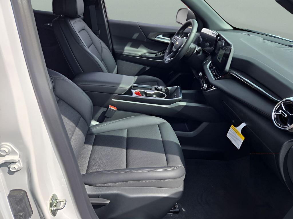 new 2026 Chevrolet Equinox car, priced at $37,360