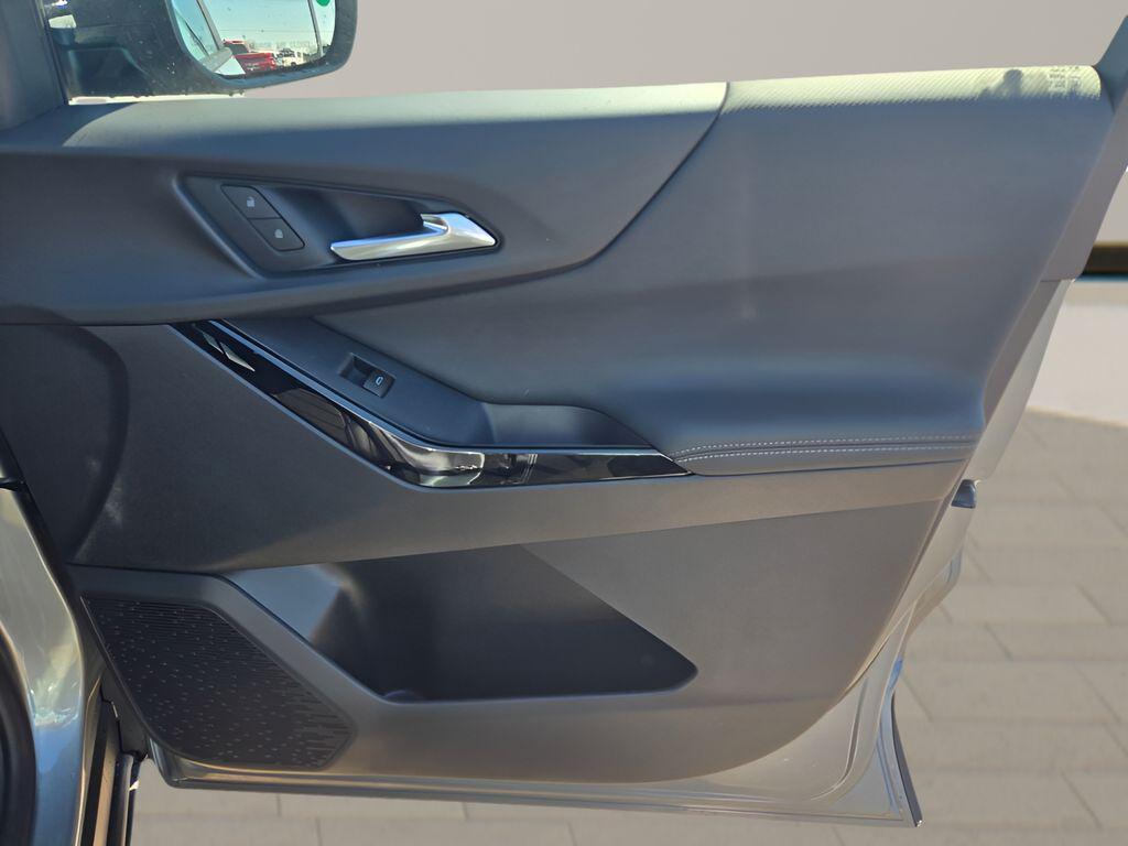 new 2026 Chevrolet Equinox car, priced at $37,360