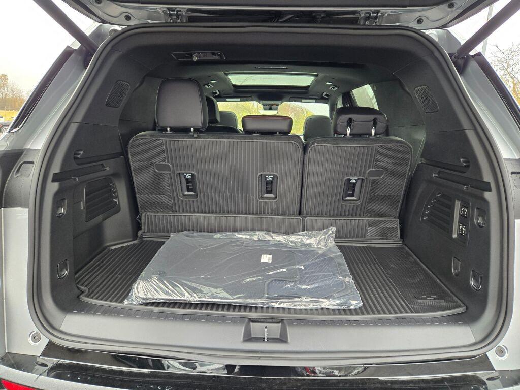 new 2026 Chevrolet Traverse car, priced at $54,497