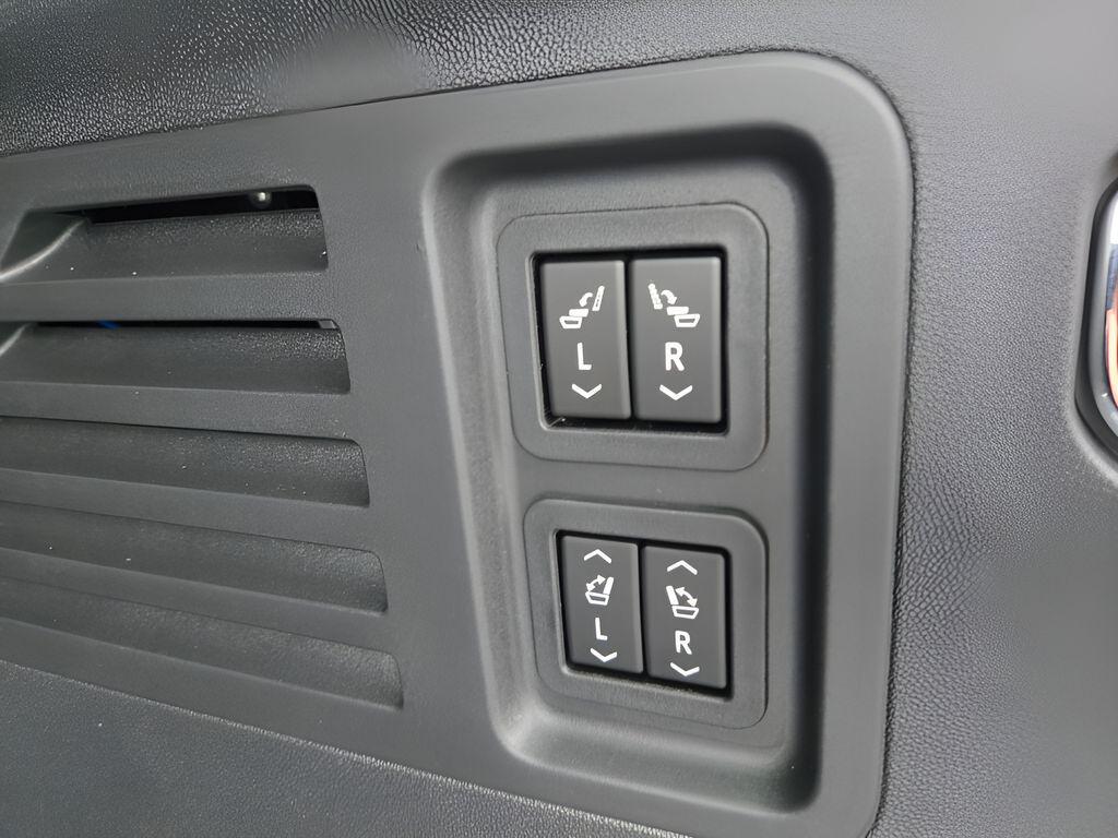 new 2026 Chevrolet Traverse car, priced at $54,091