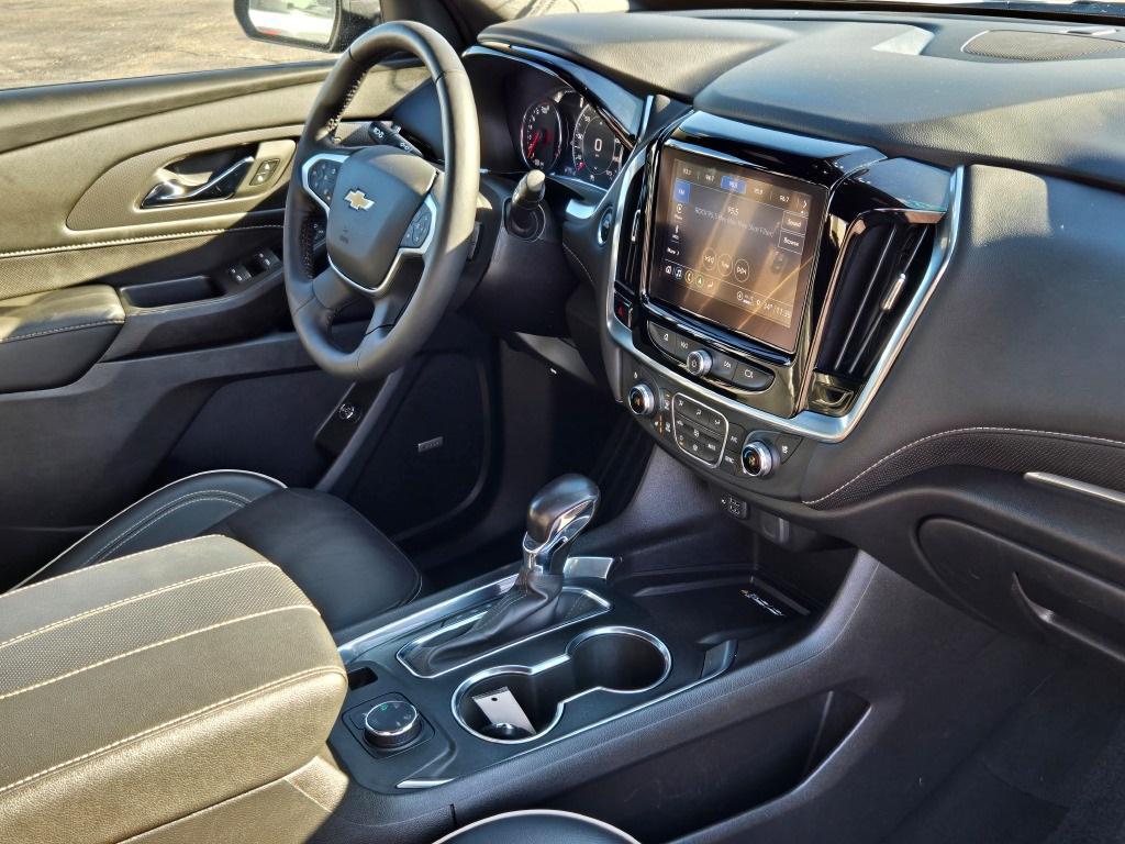 used 2022 Chevrolet Traverse car, priced at $29,950