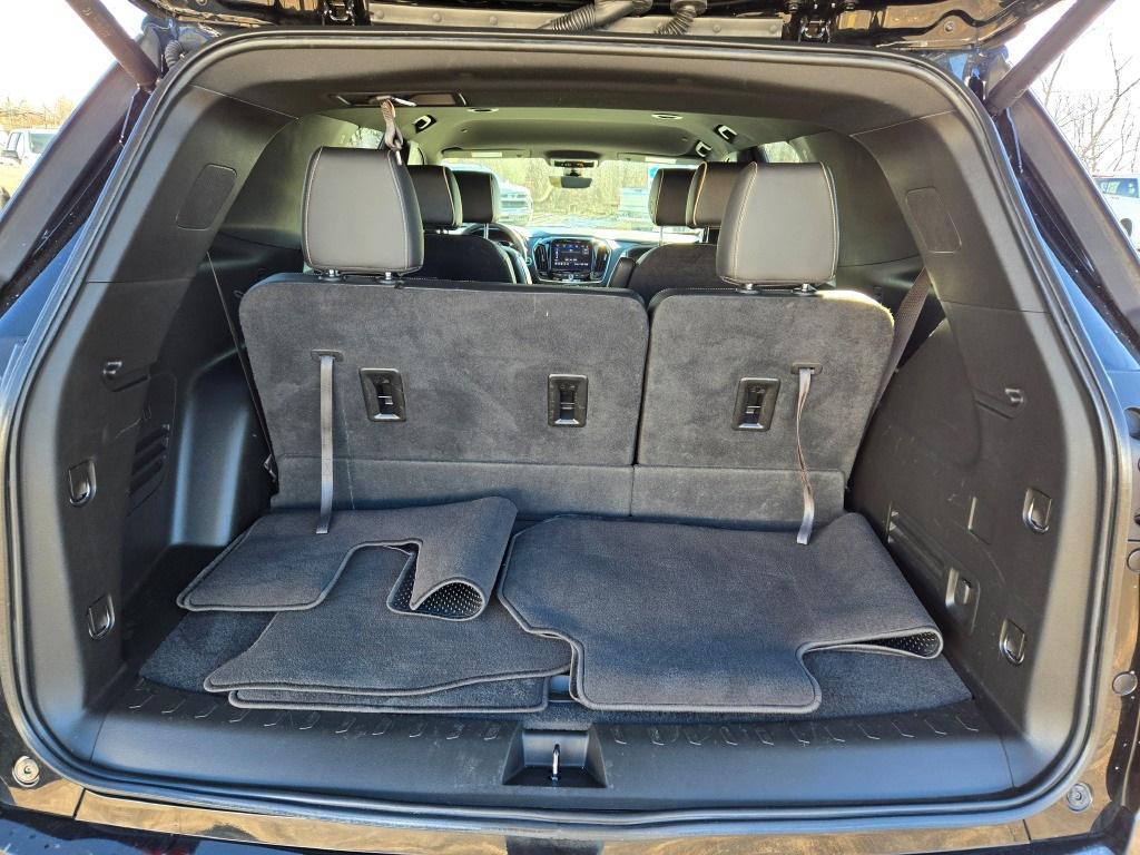 used 2022 Chevrolet Traverse car, priced at $29,950