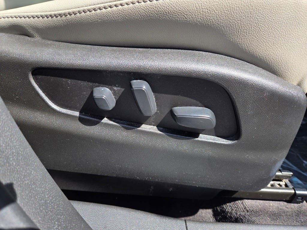 used 2021 Cadillac XT4 car, priced at $24,300