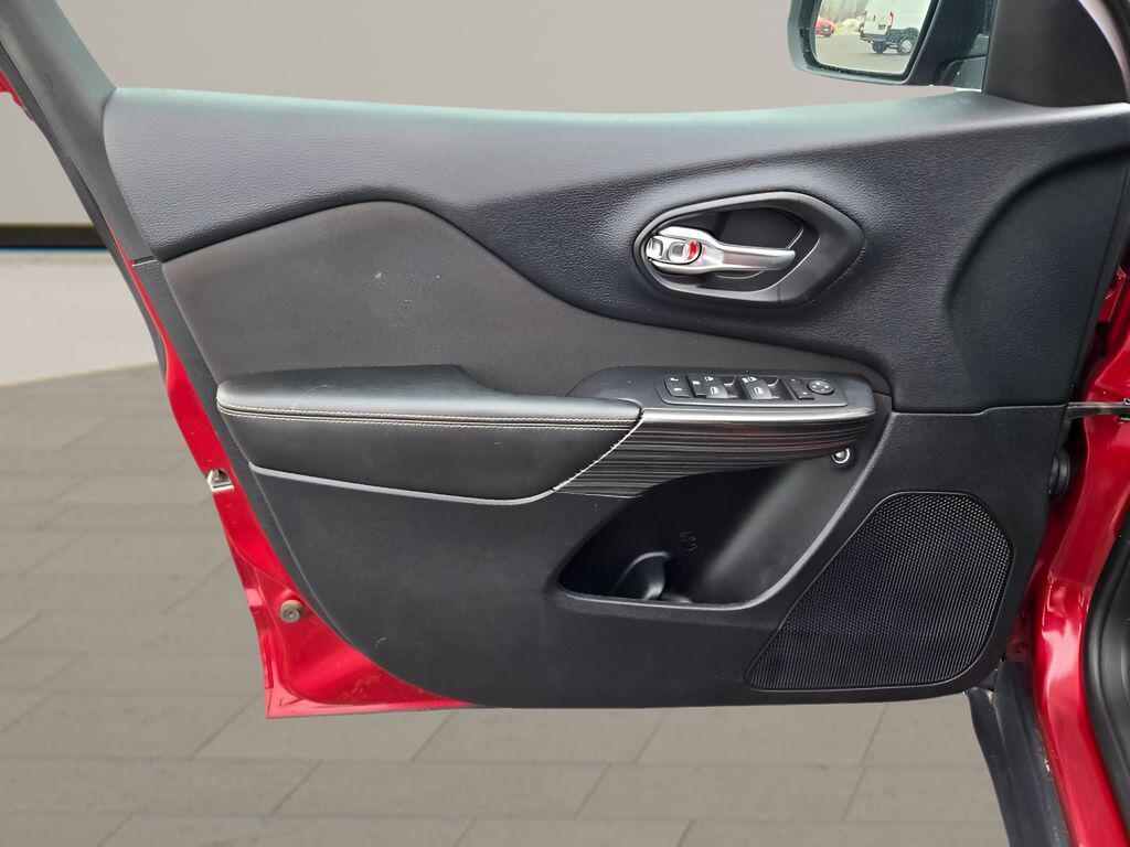 used 2017 Jeep Cherokee car, priced at $11,550