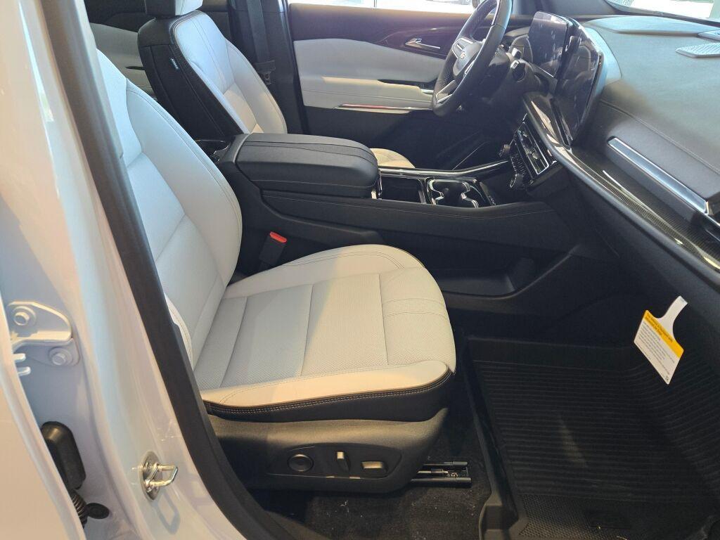 new 2026 Chevrolet Traverse car, priced at $53,816