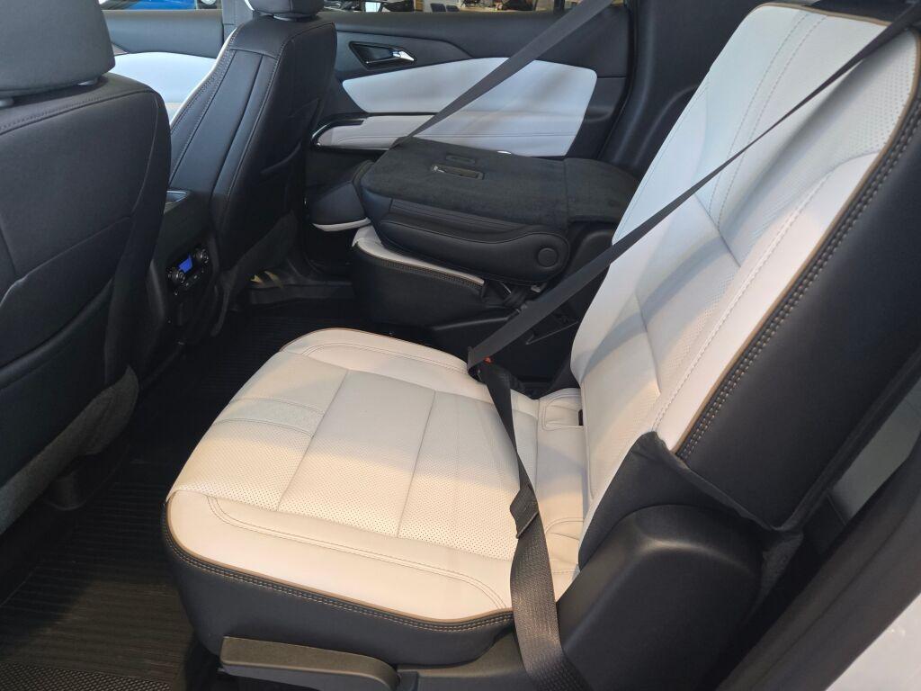 new 2026 Chevrolet Traverse car, priced at $53,816