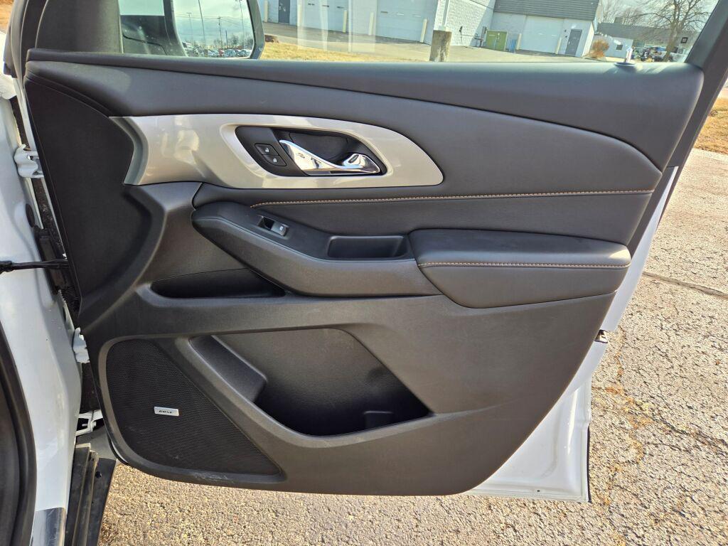 used 2021 Chevrolet Traverse car, priced at $29,900