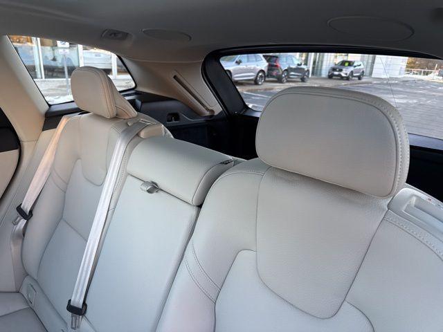 used 2023 Volvo XC60 car, priced at $31,500