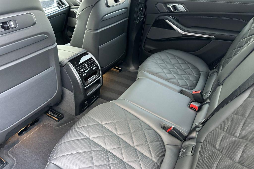 new 2026 BMW X7 car, priced at $98,165