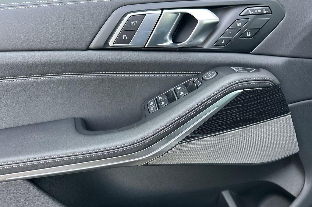 new 2026 BMW X7 car, priced at $98,165
